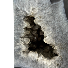 Load image into Gallery viewer, Black Banded Agate Point