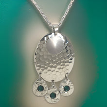 Load image into Gallery viewer, Hammered Chandelier Necklace with Emerald Crystals
